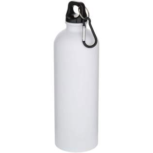 Mit dieser robusten und dennoch leichten 750 ml Wasserflasche aus RCS-zertifiziertem recyceltem Edelstahl mit matter Oberfläche bleiben Sie immer gut mit Flüssigkeit versorgt. Sie ist der ideale Begleiter beim Sport, auf Ausflügen oder im Büro. Die einwandige Oregon Flasche hat einen Drehverschluss und bietet viel Platz für ein Logo Ihrer Wahl. Der mitgelieferte Karabinerhaken (nicht zum Klettern geeignet) kann sicher an einer Tasche befestigt werden, damit die Flasche nicht verloren geht. 