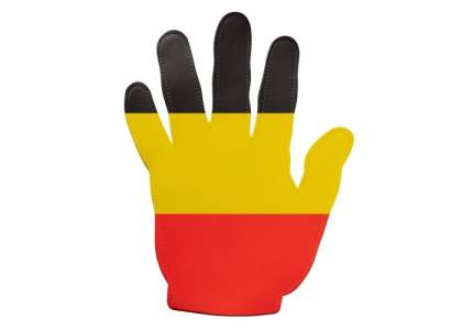 Große Eventhand in den belgischen Nationalfarben. Die außergewöhnliche Größe der Hand sorgt dafür, dass sie überall auffällt und sie verfügt über einen großen Druckbereich.