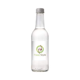 330 ml Quellwasser in ein Glasflasche mit Aluminium-Drehverschluß. 330 ml Quellwasser in ein Glasflasche mit Aluminium-Drehverschluß.