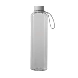 Stylische Wasserflasche mit praktischem Griff. Perfekt für jede Gelegenheit, egal ob im Büro oder im Fitnessstudio. Die Flasche verfügt über ein einzigartiges, schlankes und flaches Design, das ihr nicht nur ein modernes und elegantes Aussehen verleiht, sondern auch dafür sorgt, dass sie leicht in Taschen und Rucksäcke passt, ohne unnötig Platz zu beanspruchen. Hergestellt aus RCS (Recycled Claim Standard) recyceltem PET-Material.  Die RCS-Zertifizierung garantiert, dass die gesamte Lieferkette der recycelten Materialien zertifiziert ist. Der Gesamtanteil an recyceltem Material basiert auf dem Gesamtgewicht des Produkts. Dieses Produkt enthält 85 % RCS-zertifiziertes recyceltes PET. Nur für kalte Getränke geeignet. Nur Handwäsche. Inhalt: 550ml