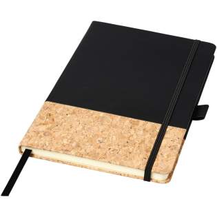 Stijlvol A5-formaat hardcover notitieboek met onderkant van PU. Met elastische sluiting in bijpassende kleur, bladwijzer, 80 bladen (80gsm) crèmekleurig lijntjespapier en een uitbreidbaar vak aan de achterkant om kleine notities in te bewaren. Verpakt in een zwarte geschenkverpakking. Stijlvol A5-formaat hardcover notitieboek met onderkant van PU. Met elastische sluiting in bijpassende kleur, bladwijzer, 80 bladen (80gsm) crèmekleurig lijntjespapier en een uitbreidbaar vak aan de achterkant om kleine notities in te bewaren. Verpakt in een zwarte geschenkverpakking.