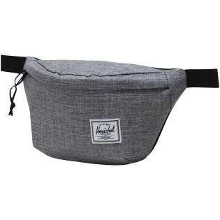 Der Herschel Classic™ Hüfttasche ist aus EcoSystem™ 600D Stoff gefertigt, das zu 100% aus recycelten Wasserflaschen besteht. Sie ist mit einem Reißverschluss versehen und die glatten, verstellbaren Gurtbänder sorgen für eine komfortable Reise mit freien Händen. Der Herschel Classic™ Hüfttasche ist aus EcoSystem™ 600D Stoff gefertigt, das zu 100% aus recycelten Wasserflaschen besteht. Sie ist mit einem Reißverschluss versehen und die glatten, verstellbaren Gurtbänder sorgen für eine komfortable Reise mit freien Händen.