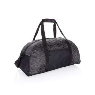 Verhoog je zichtbaarheid in stijl met deze weekendtas gemaakt van 100% gerecyclede materialen en AWARE ™ tracer. Met AWARE ™ worden het gebruik van echte gerecyclede stoffen en claims over watervermindering gegarandeerd door gebruik te maken van de unieke fysieke tracer en blockchain-technologie van AWARE™ . Bespaar water en gebruik echte gerecyclede stoffen. De weekendtas heeft een moderne reflecterende print en een voorvak met ritssluiting. Binnenin het hoofdvak zitten 2 mesh vakken. PVC-vrij.<br /><br />PVC free: true Verhoog je zichtbaarheid in stijl met deze weekendtas gemaakt van 100% gerecyclede materialen en AWARE ™ tracer. Met AWARE ™ worden het gebruik van echte gerecyclede stoffen en claims over watervermindering gegarandeerd door gebruik te maken van de unieke fysieke tracer en blockchain-technologie van AWARE™ . Bespaar water en gebruik echte gerecyclede stoffen. De weekendtas heeft een moderne reflecterende print en een voorvak met ritssluiting. Binnenin het hoofdvak zitten 2 mesh vakken. PVC-vrij.<br /><br />PVC free: true