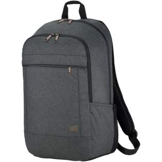 Een professionele laptop rugzak, perfect voor mensen die comfort en stijl in balans willen brengen. Het ruime hoofdcompartiment is voorzien van een dik opgevuld opbergvak voor een laptop tot 15" en een speciaal schuifvak voor een tablet van 10,5”. Er is een extra vakje voor het opbergen van powerboxen en een snel toegankelijke voorzak voor kleine elektronica. Twee zijvakken geven gemakkelijk toegang tot waterflessen of essentiële items. De bagageband aan de achterkant bevestigt de tas stevig aan de meeste rolbagage. Verweven materialen, koperen aanraakpunten en afwerkdetails zorgen voor een moderne professionele uitstraling. Een professionele laptop rugzak, perfect voor mensen die comfort en stijl in balans willen brengen. Het ruime hoofdcompartiment is voorzien van een dik opgevuld opbergvak voor een laptop tot 15" en een speciaal schuifvak voor een tablet van 10,5”. Er is een extra vakje voor het opbergen van powerboxen en een snel toegankelijke voorzak voor kleine elektronica. Twee zijvakken geven gemakkelijk toegang tot waterflessen of essentiële items. De bagageband aan de achterkant bevestigt de tas stevig aan de meeste rolbagage. Verweven materialen, koperen aanraakpunten en afwerkdetails zorgen voor een moderne professionele uitstraling.