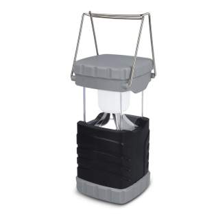 Lanterne et torche en HIPS recyclé, avec 12 ampoules SMD d'une luminosité de 200lm. Comprend 3 piles AA pour une utilisation immédiate. Conçue avec une poignée en métal pour faciliter le transport ou la suspension, elle est idéale pour les activités de plein air et les situations d'urgence. Lanterne et torche en HIPS recyclé, avec 12 ampoules SMD d'une luminosité de 200lm. Comprend 3 piles AA pour une utilisation immédiate. Conçue avec une poignée en métal pour faciliter le transport ou la suspension, elle est idéale pour les activités de plein air et les situations d'urgence.