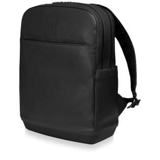 Der Classic Pro Rucksack hat verstellbare, gepolsterte Gurte mit sicheren Schiebeschnallen. Außerdem enthält er mehrere Innenfächer. Ein Notizbuchfach, ein sicheres Reißverschlussfach und einen Organizer mit 2 Stiftschlaufen und einem Visitenkartenfach. Ein elektronisches Gerät bis 15" kann ebenfalls sicher verstaut werden. Der Classic Pro Rucksack hat verstellbare, gepolsterte Gurte mit sicheren Schiebeschnallen. Außerdem enthält er mehrere Innenfächer. Ein Notizbuchfach, ein sicheres Reißverschlussfach und einen Organizer mit 2 Stiftschlaufen und einem Visitenkartenfach. Ein elektronisches Gerät bis 15" kann ebenfalls sicher verstaut werden.