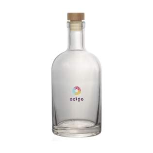 Stilvolle Wasserflasche aus Glas mit Holzkappe, die mit einem Kunststoffkorken und einem stabilen Boden ausgestattet ist. Das zeitlose Design macht diese Flasche ideal als Tischflasche und besonders geeignet für den Einsatz in der Gastronomie. Die Flasche ist spülmaschinengeeignet, der Verschluss mit Korken is nicht spülmaschinengeeignet. Um den Aufdruck zu erhalten, wird Handwäsche empfohlen. Fassungsvermögen 700 ml. Stilvolle Wasserflasche aus Glas mit Holzkappe, die mit einem Kunststoffkorken und einem stabilen Boden ausgestattet ist. Das zeitlose Design macht diese Flasche ideal als Tischflasche und besonders geeignet für den Einsatz in der Gastronomie. Die Flasche ist spülmaschinengeeignet, der Verschluss mit Korken is nicht spülmaschinengeeignet. Um den Aufdruck zu erhalten, wird Handwäsche empfohlen. Fassungsvermögen 700 ml.