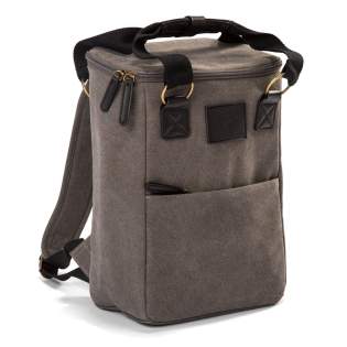 Sac isotherme en toile Orrefors Hunting. Sac à dos élégant et compact en toile solide, avec un grand compartiment principal et trois petites poches pour les accessoires. Extérieur en toile résistante et sangles dorsales réglables. Les sacs isothermes Orrefors Hunting se distinguent comme des produits de qualité solides et robustes que vous pouvez utiliser partout et à tout moment, conçus pour les personnes qui aiment être à l'extérieur et dans la nature. Sac isotherme en toile Orrefors Hunting. Sac à dos élégant et compact en toile solide, avec un grand compartiment principal et trois petites poches pour les accessoires. Extérieur en toile résistante et sangles dorsales réglables. Les sacs isothermes Orrefors Hunting se distinguent comme des produits de qualité solides et robustes que vous pouvez utiliser partout et à tout moment, conçus pour les personnes qui aiment être à l'extérieur et dans la nature.