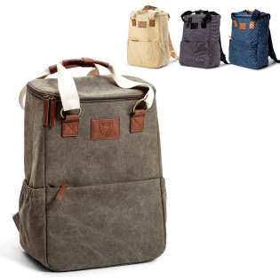Grand sac à dos en toile robuste pour glacière (23 litres) de Orrefors Hunting. Il comporte un grand compartiment principal et trois petites poches pour les accessoires. L'extérieur est en toile durable et le sac est équipé d'une poignée robuste et d... Grand sac à dos en toile robuste pour glacière (23 litres) de Orrefors Hunting. Il comporte un grand compartiment principal et trois petites poches pour les accessoires. L'extérieur est en toile durable et le sac est équipé d'une poignée robuste et d...