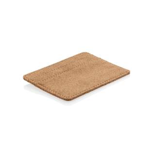 Porte-cartes fabriqué à base de liège naturel et sécurisé avec la protection anti-RFID. Le système anti-RFID permet d'éviter l'usurpation d'identité et le piratage électronique. 3 emplacements pour 6 cartes. Porte-cartes fabriqué à base de liège naturel et sécurisé avec la protection anti-RFID. Le système anti-RFID permet d'éviter l'usurpation d'identité et le piratage électronique. 3 emplacements pour 6 cartes.