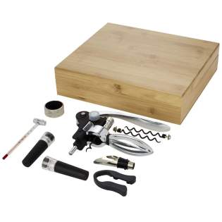 9-teiliges Weinset bestehend aus 1 Korkenzieher, 2 Stopfen, 1 Ausgießer, 1 Ring, 1 Banderolennschneider, 1 Thermometer und 2 Ersatzkorkenzieher. Geliefert in einer Bambus-Geschenkbox, die nach nachhaltigen Standards bezogen und produziert wird. 9-teiliges Weinset bestehend aus 1 Korkenzieher, 2 Stopfen, 1 Ausgießer, 1 Ring, 1 Banderolennschneider, 1 Thermometer und 2 Ersatzkorkenzieher. Geliefert in einer Bambus-Geschenkbox, die nach nachhaltigen Standards bezogen und produziert wird.