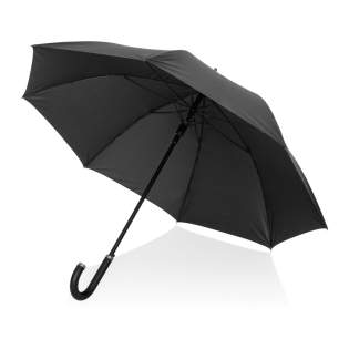 Der Swiss Peak Vero AWARE™ RPET 25"-Regenschirm mit automatischer Öffnung ist ein hochwertiges, sturmfestes Accessoire aus Pongee, das auf Langlebigkeit und Leistung ausgelegt ist. Er besteht aus 100 % rPET 190T mit dem AWARE™-Tracer und gewährleistet die tatsächliche Verwendung von recycelten Materialien. Die automatische Öffnungs-/manuelle Schließfunktion bietet Komfort, während der Glasfaserrahmen und der Stahlschaft für Stabilität und Windbeständigkeit sorgen. Mit 8 stabilen Streben und 8 Paneelen bietet dieser Regenschirm optimalen Schutz. Der luxuriöse PU-Griff aus recyceltem Polyester sorgt für einen angenehmen Griff. Enthält ein Swiss Peak-Etikett mit einem QR-Code für den digitalen Produktpass.<br /><br />UmbrellaMechanism: Automatisch öffnen, manuell schließen<br />IsStormproof: true