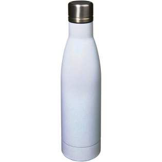 Keep your drinks hot for 12 hours or cold for 24 hours with the Vasa Aurora copper vacuum insulated bottle. Double walled and made from stainless steel with vacuum insulation and a copper plated inner wall, which means that your beverage is kept piping hot or ice cold depending on your requirements. The bottle has a psychedelic and iridescent finish. BPA Free and tested and approved under German Food Safe Legislation (LFGB), and for Phthalates Content under REACH. Volume capacity: 500 ml. Delivered in a gift box.
