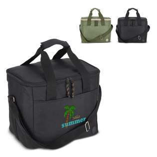 Sac isotherme spacieux, élégant et sportif en tissu rPET vert. Beaux détails en beige et noir. Pratique, il est doté d'une poignée et d'une bandoulière réglable. Sac isotherme spacieux, élégant et sportif en tissu rPET vert. Beaux détails en beige et noir. Pratique, il est doté d'une poignée et d'une bandoulière réglable.