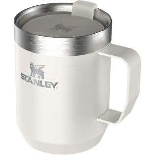 The 236 ml Stanley Everyday camp mug is the perfect companion for your first break of the day. Whether you’re sipping coffee on the patio or enjoying afternoon tea by the fire, it keeps your drink at the ideal temperature for longer. Crafted from recycled stainless steel, it delivers the trusted performance Stanley has been known for since 1913. The Tritan™ drink-thru lid helps prevent spills—simply press it in to secure and enjoy your drink without worrying about splashes. Designed for comfort and durability, it’s ideal for both indoor and outdoor moments of relaxation. The 236 ml Stanley Everyday camp mug is the perfect companion for your first break of the day. Whether you’re sipping coffee on the patio or enjoying afternoon tea by the fire, it keeps your drink at the ideal temperature for longer. Crafted from recycled stainless steel, it delivers the trusted performance Stanley has been known for since 1913. The Tritan™ drink-thru lid helps prevent spills—simply press it in to secure and enjoy your drink without worrying about splashes. Designed for comfort and durability, it’s ideal for both indoor and outdoor moments of relaxation.