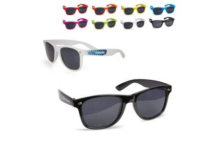 Contemporary sunglasses with UV400 filter, for a fashionable look. Printing possible on one or both arms.