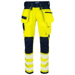 • broek volledig in stretch voor meer comfort en bewegingsvrijheid <br />• moderne pasvorm: smalle broekspijpen <br />• de zijkanten aan de bovenkant zijn niet in stretch om de broek stabliteit te geven<br />• ventilatie in de taille door geperforeerde tailleband<br />• ruime beenzakken aan beide zijden, telefoonzak met magneetsluiting<br />• linkerzak: beenzak voor gereedschap en pennen<br />• rechterzak: meterzak en zak met mesknoop<br />• kniezakken aan de binnenzijde verstelbaar, versterkt met Cordura® aan de buitenzijde<br />• lus voor badgehouder<br />• spijkerzakken, kniezakken en onderzijde van de broekspijpen zijn versterkt met Cordura®<br />• mogelijkheid om het MOLLE-systeem te bevestigen aan beide zijden<br />• door het contraststiksel los te maken aan de achterzijde van de spijkerzakken, mogelijkheid om de spijkerzakken te verwijderen indien nodig • broek volledig in stretch voor meer comfort en bewegingsvrijheid <br />• moderne pasvorm: smalle broekspijpen <br />• de zijkanten aan de bovenkant zijn niet in stretch om de broek stabliteit te geven<br />• ventilatie in de taille door geperforeerde tailleband<br />• ruime beenzakken aan beide zijden, telefoonzak met magneetsluiting<br />• linkerzak: beenzak voor gereedschap en pennen<br />• rechterzak: meterzak en zak met mesknoop<br />• kniezakken aan de binnenzijde verstelbaar, versterkt met Cordura® aan de buitenzijde<br />• lus voor badgehouder<br />• spijkerzakken, kniezakken en onderzijde van de broekspijpen zijn versterkt met Cordura®<br />• mogelijkheid om het MOLLE-systeem te bevestigen aan beide zijden<br />• door het contraststiksel los te maken aan de achterzijde van de spijkerzakken, mogelijkheid om de spijkerzakken te verwijderen indien nodig