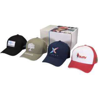 Coffret cadeau avec 4 casquettes de styles différents : 1 casquette à 5 panneaux en coton recyclé Boston, 1 casquette à 6 panneaux en coton recyclé Houston, 1 casquette à 5 panneaux en coton recyclé Arizona avec visière sandwich et 1 casquette à 6 panneaux en coton recyclé Richmond Aware™ avec visière sandwich.