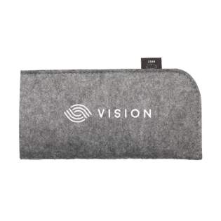 WoW! Beschermhoes van RPET vilt. Dit vilt is afkomstig van gerecyclede PET-flessen en gerecycled textiel. Geschikt voor het veilig opbergen van een (zonne)bril. GRS-gecertificeerd. Totaal gerecycled materiaal: 95%. WoW! Beschermhoes van RPET vilt. Dit vilt is afkomstig van gerecyclede PET-flessen en gerecycled textiel. Geschikt voor het veilig opbergen van een (zonne)bril. GRS-gecertificeerd. Totaal gerecycled materiaal: 95%.