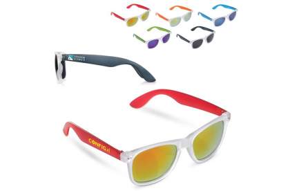 Trendy sunglasses with frosty coloured arms and frame. With UV400 filter.