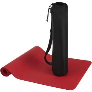 Tapis de yoga en plastique TPE recyclé. Le TPE a des propriétés antidérapantes naturelles, offrant une surface stable qui aide à prévenir le glissement pendant les poses de yoga. L'utilisation de TPE recyclé dans la production de tapis de yoga contribue à réduire les déchets et favorise la durabilité environnementale en minimisant l'utilisation de plastique vierge. Dimensions : 173 x 61 x 0,6 cm. La pochette est fabriquée en RPET.