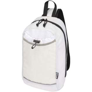 De Nomad hydratatie-crossbodytas is gemaakt van GRS-gecertificeerd gerecycled ripstopmateriaal met een waterafstotende afwerking, GRS-gecertificeerde RPET-voering en reflecterende elementen. Hij is ontworpen voor snelle wandelingen, trailruns, festivals of andere activiteiten waarbij je water en essentiële spullen moet meenemen zonder extra gewicht. De tas heeft een hoofdvak met ritssluiting en een binnenvak voor een hoes, een voorvak van mesh met een elastisch trekkoord om een waterfles veilig in op te bergen en een groot vak met snelle toegang op de achterkant voor je telefoon of andere kleine spullen. De verstelbare riem en ademende achterkant van mesh zorgen voor draagcomfort. Inhoud: 6 liter.
