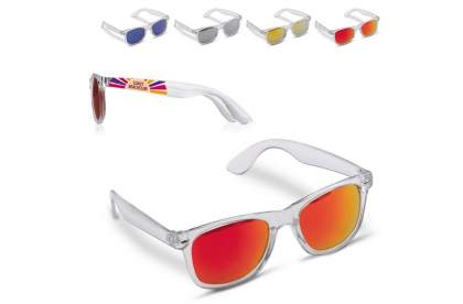 Zonnebril met transparant frame. De lens heeft een UV400 filter en biedt de ogen bescherming op een zonnige dag.