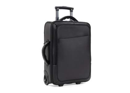 Stylish business hand luggage trolleycase designed by Toppoint. The front laptop pocket holds laptops up to 17”. There is an extra pocket for tablets. The bag is spacious and can be used to pack all your necesities for a short trip. The signature front pocket and handle on the side give the bag a distinguished look.