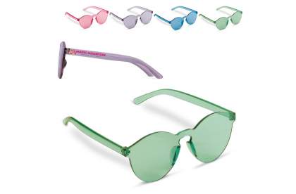 Vrolijke retrostijl zonnebril met uniform pastelkleurig frame en lenzen. De lenzen hebben een UV400 filter.