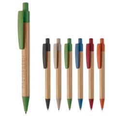 Stylo à bille en bambou avec clip, poussoir et pointe en paille de blé. Avec recharge d'écriture bleue en plastique x20 avec 2,5km d'écriture. 