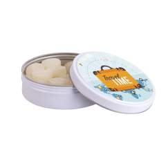 Wit blikje gevuld met ca. 60 gram vruchtenzuurtjes, voorzien van een full colour bedrukking op het deksel. Inclusief ingrediëntensticker en seal.
