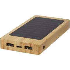 Batterie de secours en bambou de 8 000 mAh avec double sortie USB. Panneau solaire intégré pour une recharge rapide. Elle est idéale pour les activités de plein air. Entrée : 5 V/2 A Type-C, sortie 1 : USB 5 V/1 A, sortie 2 : USB 5 V/2 A. Aucun câble accessoire n'est fourni à des fins de durabilité. Livrée dans un coffret cadeau comprenant un manuel d'instructions (tous deux fabriqués à partir de matériaux durables).