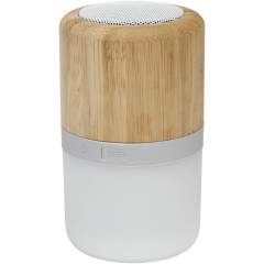 Der 350 mAh Bluetooth® Lautsprecher aus Bambus mit Licht ist ein kleiner Lautsprecher, der eine hervorragende Klangqualität in Kombination mit Licht bietet, das beim Abspielen von Musik leuchtet. Bietet bis zu 2 Stunden Wiedergabedauer bei maximaler Lautstärke. Bluetooth® Version 5.0 mit einer Reichweite von bis zu 10 Metern. Mit einer recycelten Geschenkbox und einem Typ-C Ladekabel.
