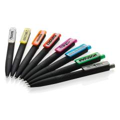 Einzigartiger Stift der durch seinen Diamantschliff besticht. Smooth-Touch Finish für besonderen Schreibkomfort. 1200m blauschreibende deutsche Dokumental® Mine mit TC-Ball für ein sanftes Schreiben.