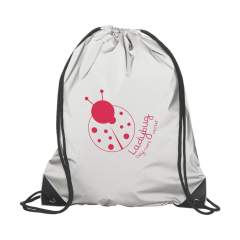 Rucksack aus grauem, reflektierendem, fluoreszierendem und wasserabweisendem Nylon. Speziell beschichtet. Mit Zugkordel und verstärkten Ecken. Damit sind Sie beim Spazierengehen oder Radfahren im Dunkeln sichtbar. Fassungsvermögen ca. 8 Liter.