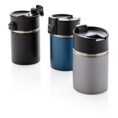 Geniet van de heerlijke smaak van uw koffie, en alleen van koffie in compact formaat! Maar wat u ook uit deze beker drinkt, u zult geen bijsmaak ervaren. Op de binnenwand is een keramiek coating aangebracht die de metaalachtige bijsmaak volledig elim...