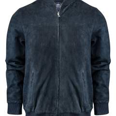 OP VOORRAAD HALF OKTOBER!<br />Lederen bomberjas met JHS logo embossed op het rugpand. 2x2 rib aan de zoom, mouwen en kraag. Twee zijzakken met metalen ritsen en twee binnenzakken. Dit artikel bevat gecertificeerde gerecyclede materialen.