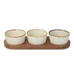 Bring sophistication to your snack table, dinner or breakfast with this elegant wooden stand made of acacia wood, complete with three round ceramic bowls. Each bowl has a unique character thanks to the special glazing process, which ensures a beautiful shine and an authentic look, making your presentation extra special. The ceramic bowls are not only stylish, but also extremely durable and resistant to damage from baking at high temperatures. Perfect for serving nuts, snack vegetables or fruit, this set offers endless possibilities for every occasion. Make every table a stylish and unique experience with this versatile serving set!
