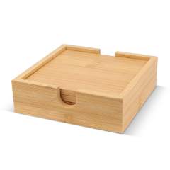 Verhoog de esthetiek van je tafel met onze Bamboe onderzetterset. Deze set van vier is gemaakt van milieuvriendelijk bamboe en combineert stijl en duurzaamheid naadloos. Bescherm je oppervlakken op een chique, natuurlijke manier.