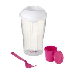 Salatshaker aus stabilem Kunststoff. Mit abnehmbarem Deckel, Behältnis für Dressing und Gabel. Auch geeignet für Frucht- und Nudelsalate. Fassungsvermögen 900 ml.