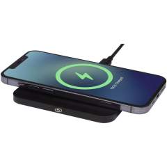 Le tapis de charge sans fil haut de gamme Hybrid de 15 W est un atout pour tout bureau. Il peut facilement tenir dans les poches d'un sac d'ordinateur portable en raison de son design ultra-mince. Fabriqué à partir d'un boîtier en aluminium durable combiné à un tapis de charge en cuir TPU antidérapant. Avec une sortie de charge sans fil jusqu'à 15 W, les appareils sont entièrement alimentés rapidement. Compatible avec tous les appareils Qi (iPhone 8 ou supérieur et appareils Android prenant en charge la recharge sans fil). Fonctionnalités intégrées FOD (Foreign Object Detection) pour identifier les objets indésirables et assurer un processus de charge en douceur. Livraison dans une boîte en papier Kraft de qualité supérieure avec un autocollant coloré. Câble de chargement de type C inclus.