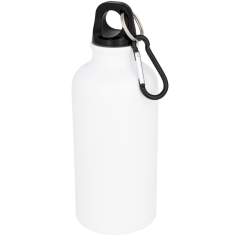 Une bouteille renforcée avec couvercle vissable. La bouteille a un revêtement spécial pour la sublimation. Le mousqueton ne convient pas pour l’escalade. Capacité de 400 ml.