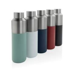 This 600ml water bottle features a distinctive double-coloured exterior with a stylish half-and-half design. The double-wall recycled stainless steel vacuum construction keeps beverages chilled for up to 15 hours or warm for up to 5 hours. The water ...