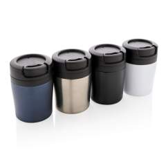 Less is more. Met zijn 8cm hoogte is dit de perfecte dubbel wandige mok voor je koffiemachine. PP binnenkant. Ideaal voor Ristretto, Espresso en Lungo koffie. Gemakkelijke draai-deksel. Kan niet in de vaatwasser. Inhoud 160ml. Geregistreerd ontwerp®<...