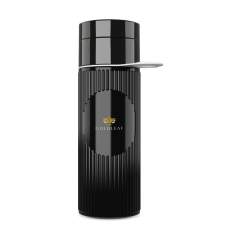 Wiederverwendbare Wasserflasche der Marke Join The Pipe. Diese Flasche besteht aus BIO HDPE. Ein Kunststoff, der aus dem Abfall der Zuckerrohrpflanze hergestellt wird. Das wunderschöne 3D-Rippenmuster verleiht der Flasche ein einzigartiges Erscheinungsbild. Die Flasche hat 2 Öffnungen mit Schraubverschluss: eine Trinköffnung und eine großzügige Öffnung zum einfachen Reinigen der Flasche oder zum Einfüllen von Eiswürfeln. Mit praktischer Gummi-Trageschlaufe. Auslaufsicher und BPA-frei. Spülmaschinengeeignet bis 65°C. Um den Aufdruck zu erhalten, wird Waschen von Hand empfohlen. Fassungsvermögen 500 ml. Made in Holland.