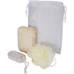 3-teiliges Badezubehörset mit Badekugel/Luffa, Bimsstein und Sisalhanfschwamm. Größe Badekugel/Luffa: 9 cm. Größe Bimsstein: 9,5 × 4,5 × 1,5 cm. Größe Hanfschwamm: 14 × 8 × 5 cm. Verpackt in Polyesterbeutel.