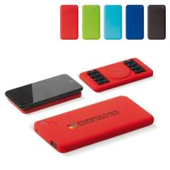 Platte draadloze powerbank met rubberized finish en een capaciteit van 4.000mAh. Door de zuignappen op de powerbank blijft de telefoon verbonden met het draadloos laadgebied. Er kan ook gebruik worden gemaakt van de bijgeleverde kabel om de telefoon ...