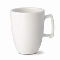 Weißer, edler Porzellanbecher von hochwertiger Qualität. Made in Europe. Ein edles Design mit eckigem Henkel.