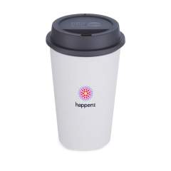 Dubbelwandige, circulaire herbruikbare koffie to-go beker met deksel. Een product van het merk Circular&Co. De buitenste isolerende laag van deze beker is gemaakt van gebruikte single-use koffiebekers. Met binnenwand en deksel met drinkopening van PP. De Now Cup is geïsoleerd waardoor je handen koel blijven en je koffie of thee warm. Lekvrij. 100% recyclebaar. Vaatwasserbestendig. Voor behoud van de opdruk wordt met de hand afwassen aanbevolen. Inhoud 340 ml. Made in the UK.      EXTRA INFO: Bij een minimale afname van 5.000 stuks is het deksel van dit product verkrijgbaar in elke PMS-kleur. Zo creëer je een perfecte match tussen product en opdruk. Per stuk verpakt.