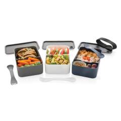 Diese stilvolle und robuste Lunchbox passt perfekt zu einem gesunden Lebensstil! Sie ist groß genug, um Sandwiches und leckere Salate zu transportieren. Sie besteht zu 93% aus GRS-zertifiziert recyceltem PP und gewährleistet eine vollständig zertifiz...
